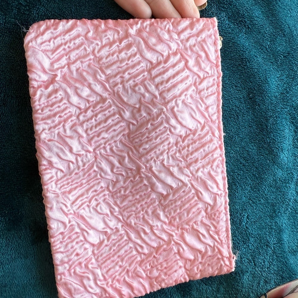 Ipsy Pink Textured Pouch with Heart Charm - Picture 3 of 4